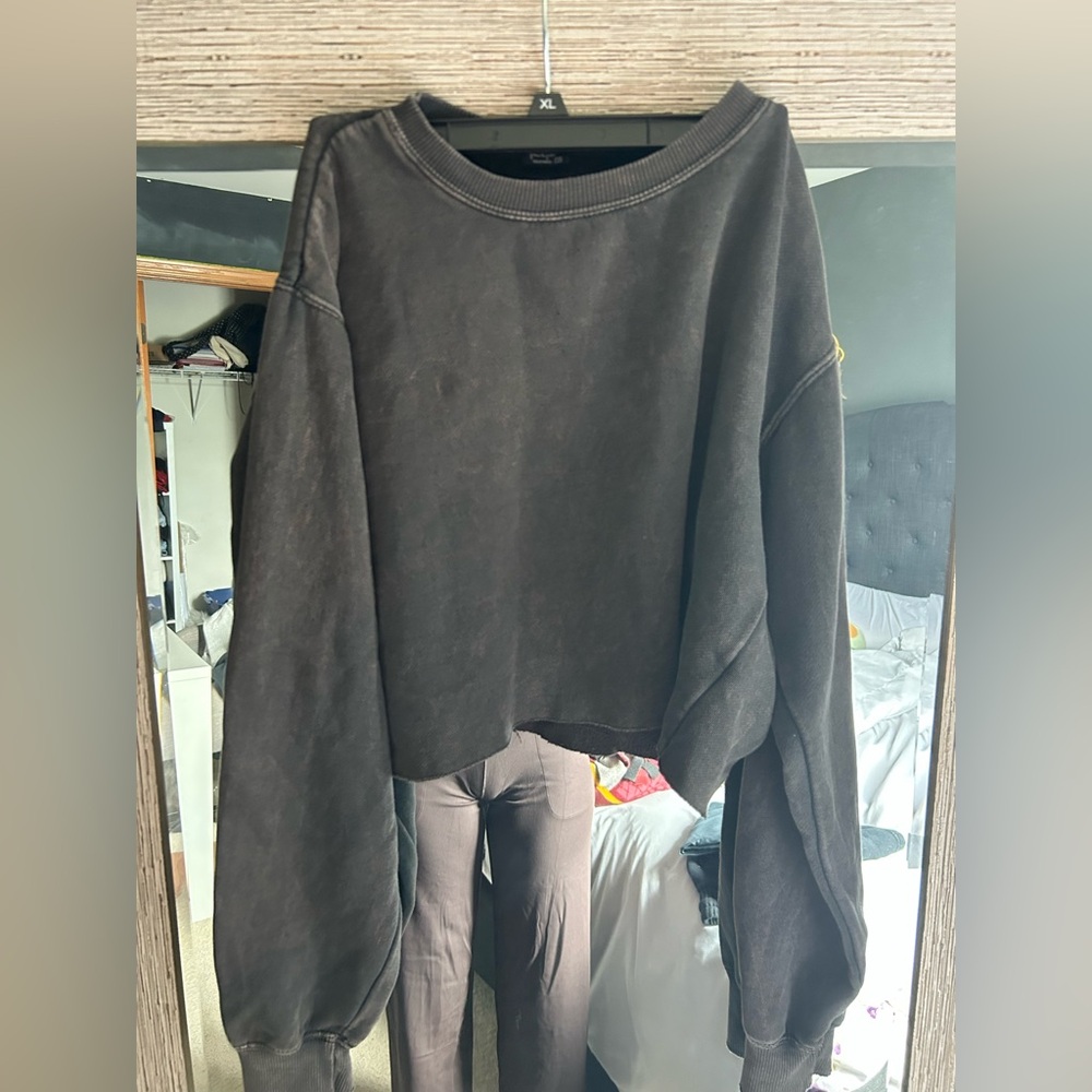 Black Cropped Sweatshirt